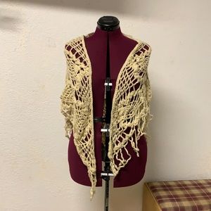 ✅Vintage Handmade Crocheted Shawl